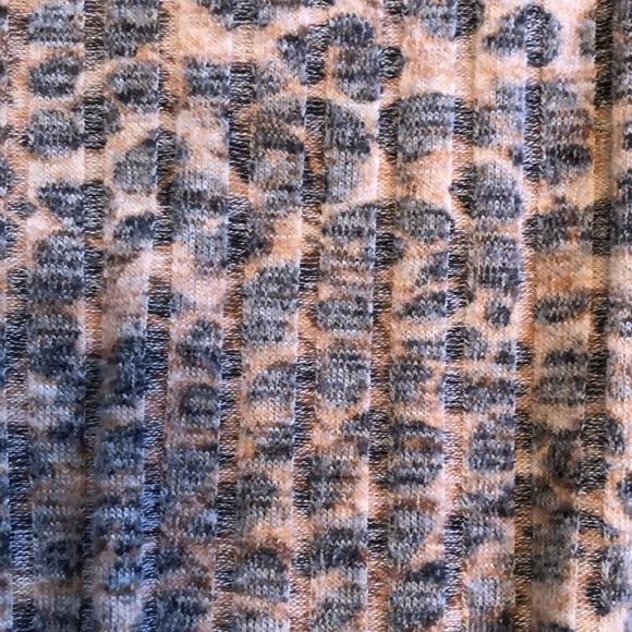 Heathered Leopard Spots Soft Top - Picture 2 of 6